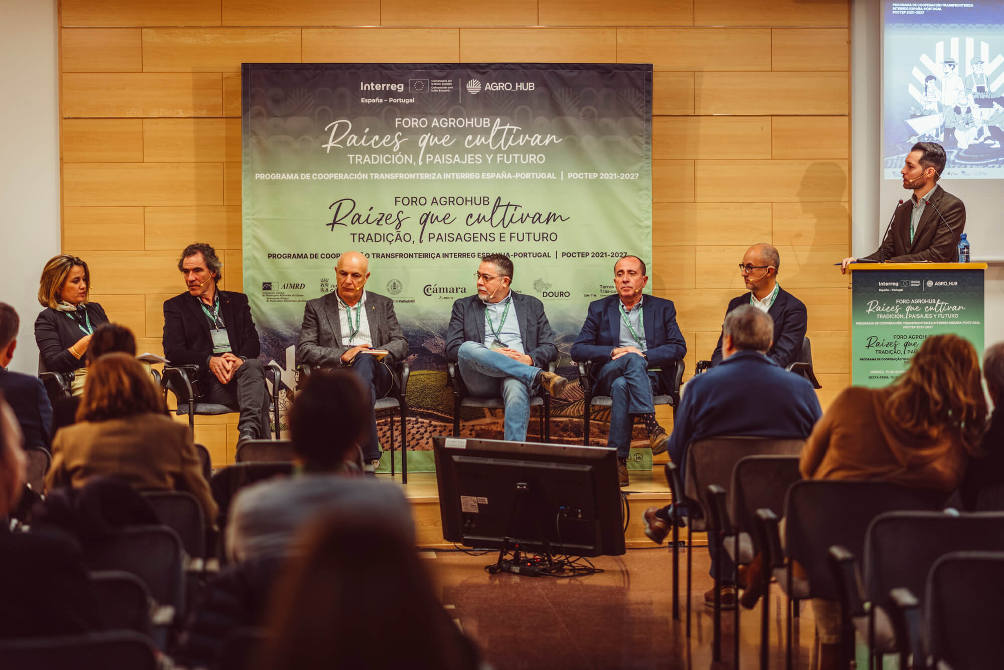 El Foro AgroHUB, enmarcado en el proyecto AgroHUB, reunió a expertos y profesionales del sector agro para debatir sobre innovación, sostenibilidad y los desafíos del sector, impulsando la cooperación entre España y Portugal y promoviendo iniciativas en el ámbito agroalimentario.