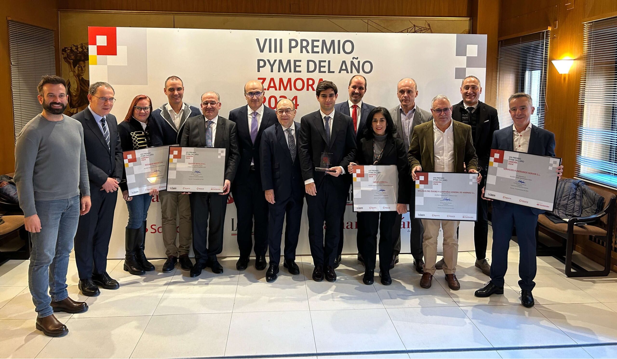 QUESOS REVILLA SL, Premio Pyme del Año 2024 de ZAMORA, un galardón que conceden el Banco Santander y la Cámara de Comercio de ZAMORA, en colaboración con la Cámara de España y el diario La Opinión. Además, se han otorgado los siguientes accésits: Internacionalización para Escumar Moda SA, Innovación y Digitalización para Grenoucerie SL, Formación y Empleo para Molinos del Duero y Compañía General de Harinas SL y el de Pyme Sostenible para Servicios Funerarios Sever SL.